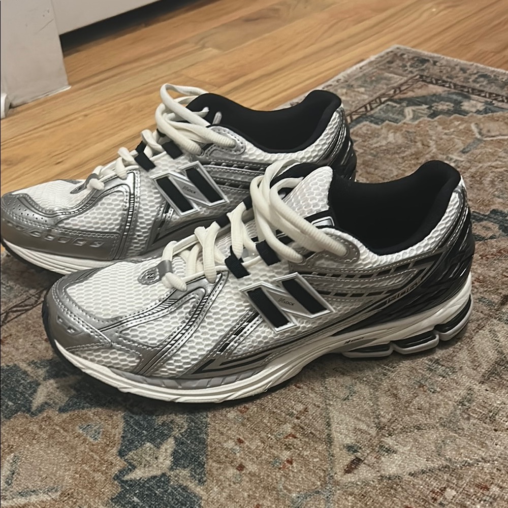 Men’s New Balance 1906R Sneaker. White and Silver. Size 11